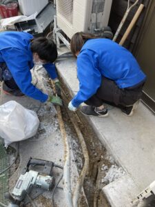 エコキュートの配管から水漏れ。地面に埋め込まれた配管を取り替えました。